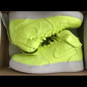 Nike Air Force 1 ‘07 LV8 UV Volt